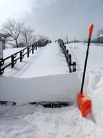 今朝の気温-１℃　一晩で40cm以上降雪がありました。14時現在駐車場は除雪されていません。作業の障害になりますので路上駐車等ご遠慮ください。