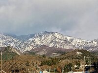 今朝の気温-１℃　昨日は30ｃｍほど積雪しました。ノーマルタイヤで来ないでください。路上駐車も禁止です。事故を誘発しています。